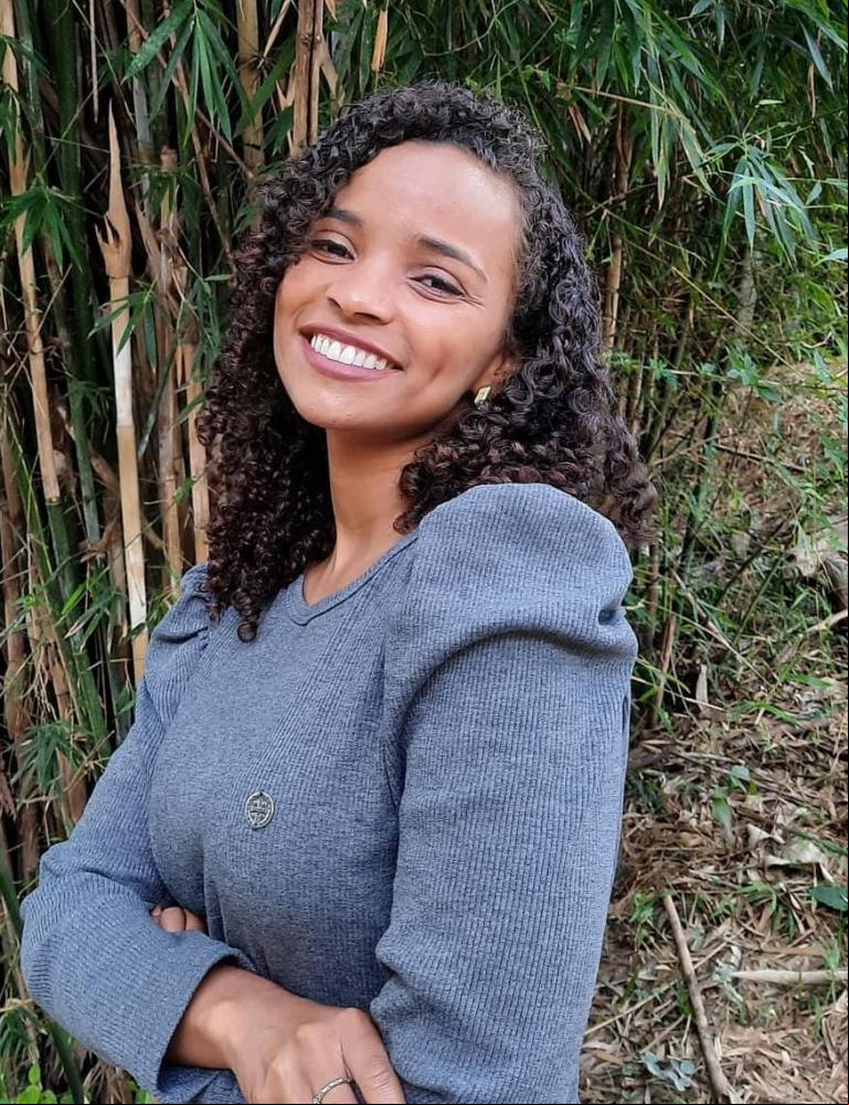 Colunista Regiane Calixto 