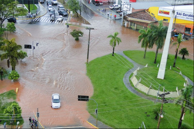 AI da Unoeste - Rotatória da Avenida Coronel Marcondes, no Parque do Povo, é um dos principais pontos de alagamento em PP
