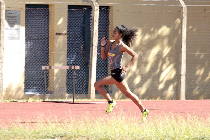 Sérgio Borges - “Quero melhorar a minha marca nesse campeonato e correr abaixo dos 53 segundos”, afirma Maria Victoria