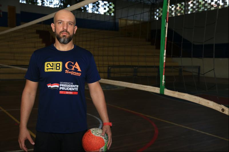 Jean Ramalho - Fabin está à frente da equipe de vôlei da Semepp desde 2015, onde começou como voluntário